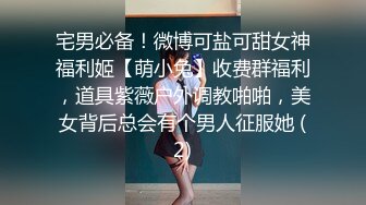 黑衣牛仔裤妹子啪啪，蹲着口交后入按着腿大力抽插猛操