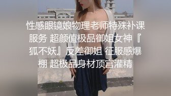 亚洲女仆在肮脏的铁杆中尝试两只公鸡