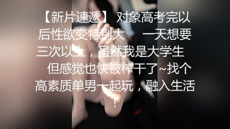 刚下飞机就盯中了一位白富美，她急忙忙去上厕所就知道机会来了，丰满的身材掩饰不了下面一样吸引人！