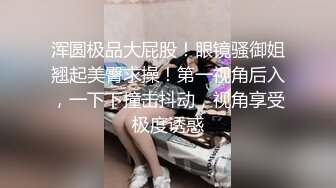 【新片速遞】  商场女厕全景偷拍❤️蓝色牛仔裙妹妹轻轻擦穴毛毛很少