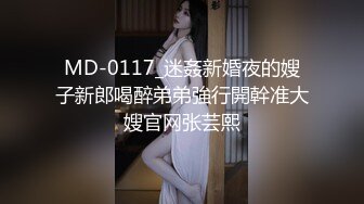 【新片速遞】  极品反差婊❤️香港苗条眼镜御姐与男友家中性爱自拍，桌下吃吊吞鸟，女上位主动求艹！[745.56M/MP4/00:19:55]